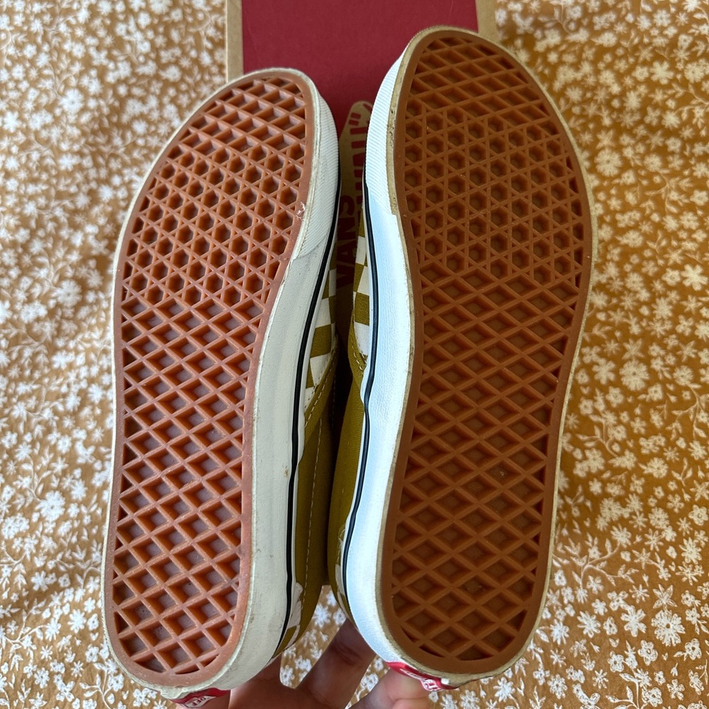 VANS Olive Classic Slip Ons Womens - Picture 7 of 9